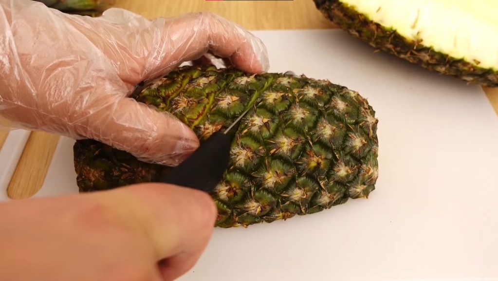 Como cortar abacaxi da forma mais inteligente e fácil