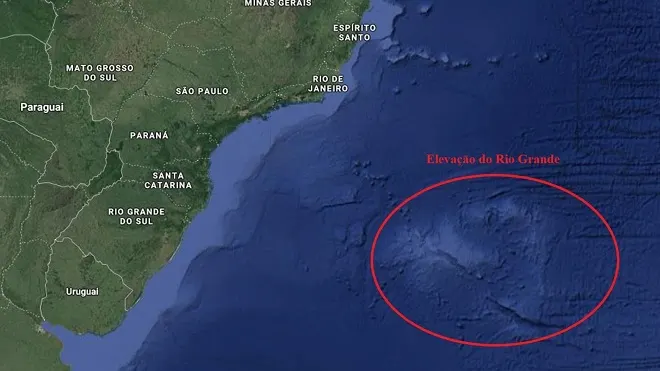 ilha brasileira submersa