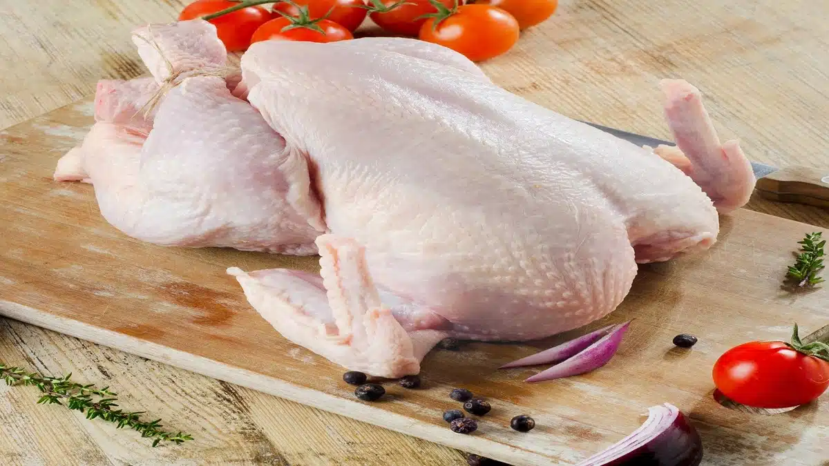 Frango: Alta mensal de quase 14% reflete migração de consumo diante de carnes vermelhas mais caras